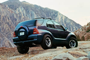 1996年1月にデトロイトで開催された北米国際自動車ショーで発表されたメルセデス・ベンツのコンセプトスタディ「AA Vision」は、1997年5月からアラバマ州タスカルーサの新工場で生産されるMクラスとほぼ同じ生産レベルだった。