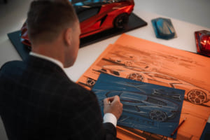 ランボルギーニのチーフデザイナー、ミッチャ・ボルカート氏