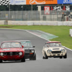 S75クラス福島選手のブルーバード1800SSS、同じくS68クラスの関選手の後方からチャンスをうかがうフェアレディ2000の佐々木藍咲選手。