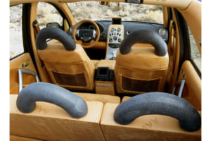 1996年1月にデトロイトで開催された北米国際自動車ショーで発表されたメルセデス・ベンツのコンセプトスタディ「AA Vision」は、1997年5月からアラバマ州タスカルーサの新工場で生産されるMクラスとほぼ同じ生産レベルだった。