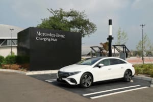 EV市場が「踊り場」でも投資を止めず。メルセデス・ベンツが急速充電網「ハイパワーチャージングハブ」にかける本気度とは