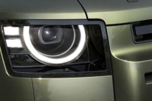 2026年モデルのディフェンダー110。