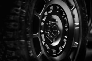 2026年モデルのディフェンダー オクタ ブラック。