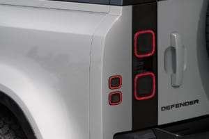 2026年モデルのディフェンダー90。