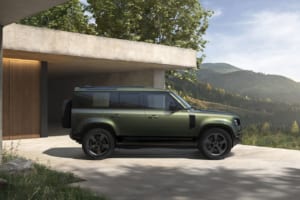2026年モデルのディフェンダー110。