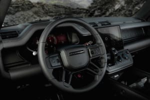 2026年モデルのディフェンダー オクタ ブラック。