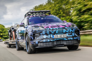 電動の新型「カイエン」はレースカー並みのスペック!? 歴史ある英国ヒルクライムで達成した驚きの新記録とは
