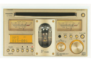なんと筐体内に真空管アンプを搭載してしまったパナソニックの「CQ-TX550Dt」。アナログメーターも装備し、家庭用高級オーディオ機器のような雰囲気を纏った唯一無二の機種。
