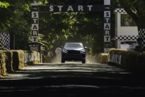 最高出力650ps、最大トルク850Nmという圧倒的なスペックを持つ。
