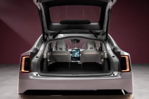 ボルボの新型フラッグシップBEV「ES90」のラゲッジルーム。