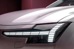 ボルボの新型フラッグシップBEV「ES90」のライト。