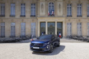 フランスの新たな大統領専用車両「ルノー・ラファール」。