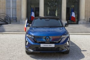 フランスの新たな大統領専用車両「ルノー・ラファール」。