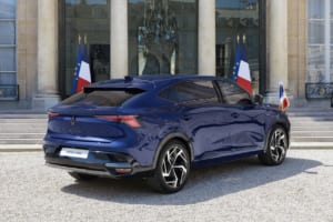 フランスの新たな大統領専用車両「ルノー・ラファール」。