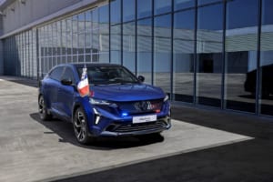 フランスの新たな大統領専用車両「ルノー・ラファール」。