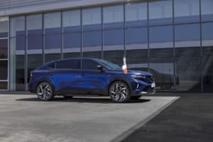 フランスの新たな大統領専用車両「ルノー・ラファール」。