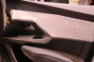 新型プジョー3008のドアトリム