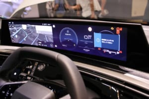 新型プジョー3008のパノラミックi-Cockpit
