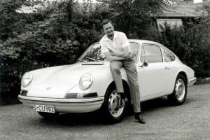 1963年、初代ポルシェ911（901）とフェルディナント・アレクサンダー・ポルシェ。