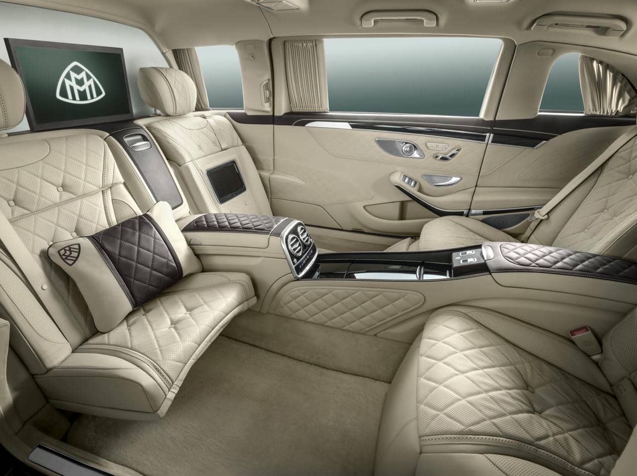 Mercedes-Maybach S 600 Pullman インテリア（X222）〔Mercedes-Benz〕