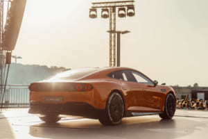 CONCEPT AMG GT XX：発表会はAMGの本拠地、ドイツ・アファルターバッハで開催された。従業員2500人を招待し、世界中からメディアやインフルエンサーを招くなど、近年稀に見る大々的なイベントだった。