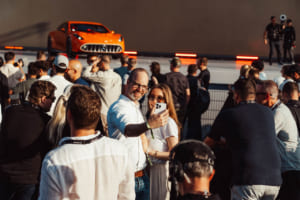CONCEPT AMG GT XX：発表会はAMGの本拠地、ドイツ・アファルターバッハで開催された。従業員2500人を招待し、世界中からメディアやインフルエンサーを招くなど、近年稀に見る大々的なイベントだった。