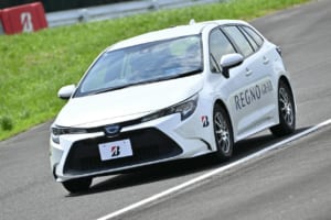 ブリヂストンタイヤ実車評価技術 体感試乗会のドライハンドリング路