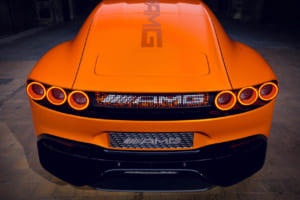 CONCEPT AMG GT XX：テールライトは、マフラーをモチーフにしているという。BEVなのでマフラーは存在しないが、エンジン開発で鳴らしたAMGの存在感をアピールする狙いがあるようだ。