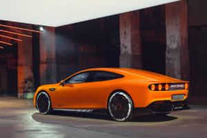 CONCEPT AMG GT XX：テールライトは、マフラーをモチーフにしているという。BEVなのでマフラーは存在しないが、エンジン開発で鳴らしたAMGの存在感をアピールする狙いがあるようだ。