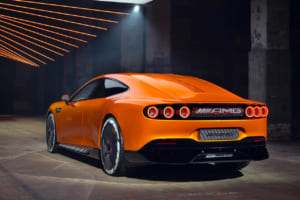 CONCEPT AMG GT XX：テールライトは、マフラーをモチーフにしているという。BEVなのでマフラーは存在しないが、エンジン開発で鳴らしたAMGの存在感をアピールする狙いがあるようだ。