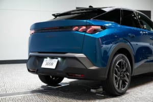 新型プジョー3008リアビュー