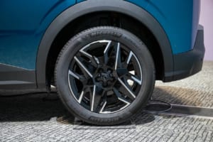新型プジョー3008のタイヤ＆ホイール