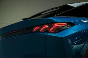 新型プジョー3008