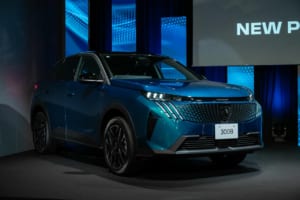 新型プジョー3008