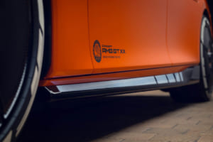 CONCEPT AMG GT XX：サイドシルのグレーの部分には発光塗料が塗られている。電気を通せば光る特殊な塗料で、例えば充電中にはそれを知らせるように発光する。