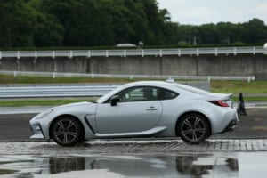 ブリヂストンタイヤ実車評価技術 体感試乗会のウェット円旋回