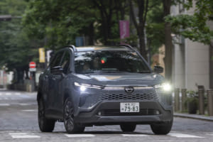 トヨタ・カローラ クロス：走りの質を高める見えない改良点としては、サスペンションの締結トルクUPにより締結剛性を向上。これにより、クルマの剛性感がアップし、車両の挙動がよりリニアな手応えに。