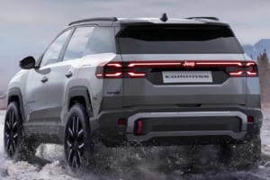新型「ジープ・コンパス4xe」に宿る“道具としての機能美”とは？ 傷や汚れに強い実用性と、本格オフロード性能の秘密