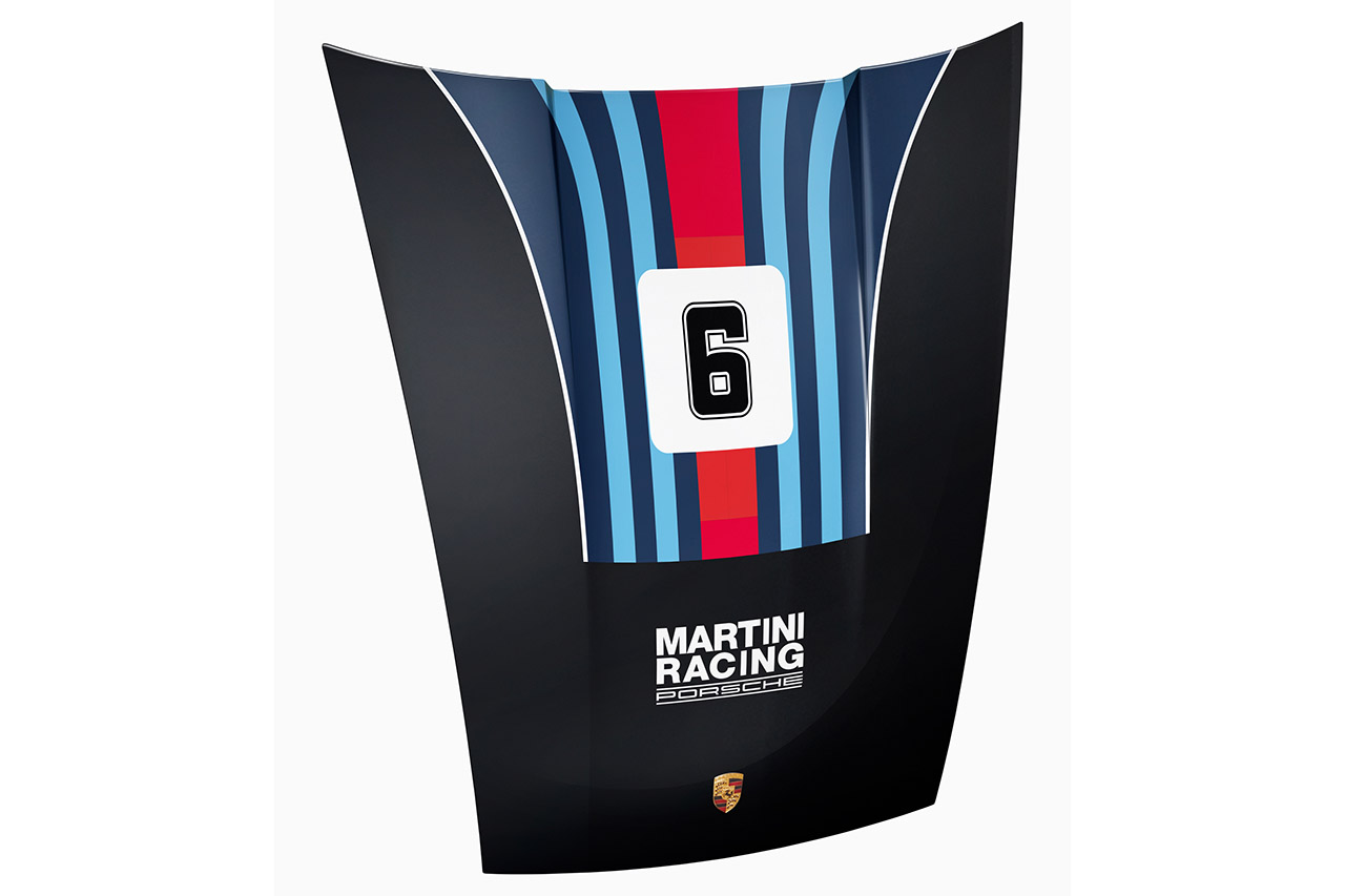 ポルシェ、最新コレクションは“911のボンネット”が目玉。1976年