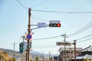 停止線目前での黄色信号…その判断、交通違反かも。「安全に停止できない場合」の正しい解釈とは