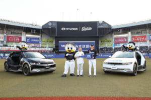 プロ野球界にもEV化の波。ヒョンデ「アイオニック5」が日本初のEVリリーフカーとして千葉ロッテに贈呈