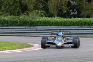 ヤン・ラマースが英国へセルで因縁のF1マシン、ロータス・タイプ79に再会。