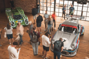 欧州最大級のポルシェイベント「Megaphonics '25」：左は917 K、右は911カレラRSR 2.1ターボ