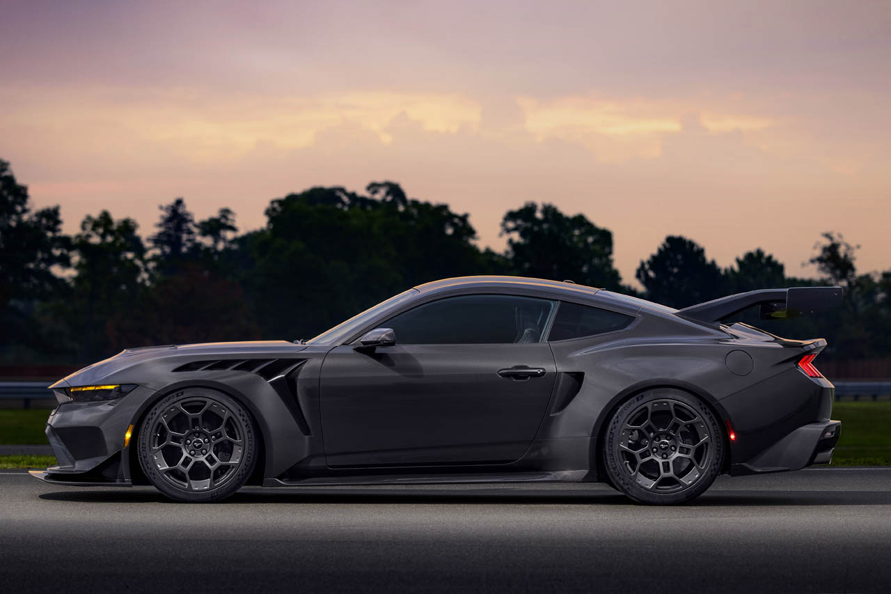 速報】815馬力の全身カーボン。フォード「マスタングGTDリキッド