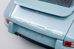 セオン・デザイン（Theon Design）が手掛けたタイプ964 ポルシェ911のレストモッド