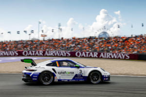 ポルシェ・モービル1スーパーカップ 2025年第7戦公式予選を走るポルシェ911 GT3カップ