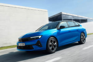 オペル・アストラ・スポーツツアラーPHEV