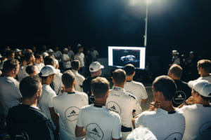 メルセデスAMG コンセプトAMG GT XXがイタリア・ナルドサーキットでEVによる長距離走行の記録を樹立