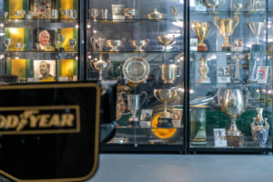 ヤン・ラマースが英国へセルで因縁のF1マシン、ロータス・タイプ79に再会。
