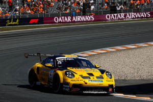 ポルシェ・モービル1スーパーカップ 2025年第7戦公式予選を走るポルシェ911 GT3カップ